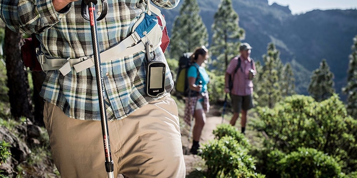 Ricco di caratteristiche e funzionalità come GPS, GLONASS, barometro, altimetro e bussola. Questo navigatore outdoor rende ogni escursione un'avventura. Ricco di caratteristiche e funzionalità come GPS, GLONASS, barometro, altimetro e bussola. Questo navigatore outdoor rende ogni escursione un'avventura.