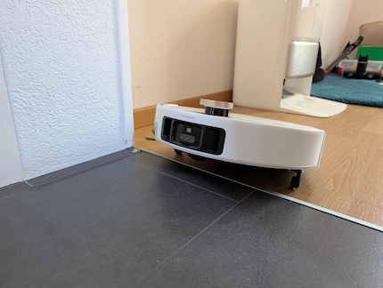 Manchmal klettert er auch über Schwellen, über die er problemlos fahren könnte.