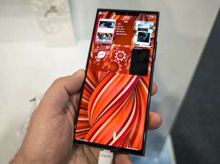 Die ersten smarten Cover sollen die Gestaltung von Hintergrundbild und App-Symbolen optisch anpassen.