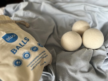 Statt Wegwerf-Plastikverpackung kommen die Bluu-Balls im wiederverwendbaren Baumwollbeutel.