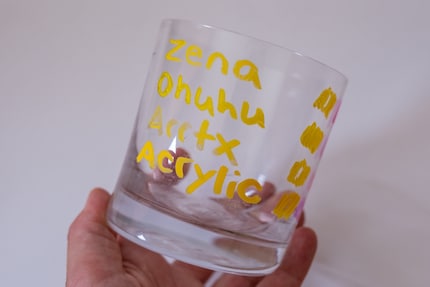 Op glas schilderen alle brush-pens, alleen een laag is bij alle nog transparant.