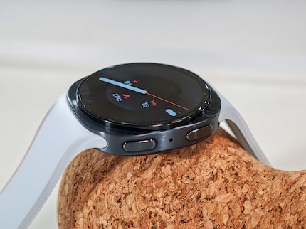 Die Bedienung der Watch 9 erfolgt über den Touchscreen und die zwei Tasten an der Seite.
