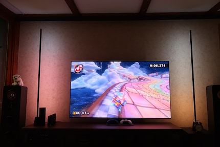 Ein Beispiel aus «Mario Kart World»: Die Beleuchtung auf der linken Seite gibt Farben aus dem Bildzentrum wieder.