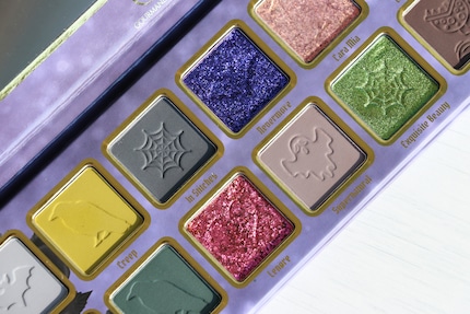 Perfekt, um den Effekt zu demonstrieren: meine neue Nevermore-Palette der Indie-Marke Gourmande Girls.