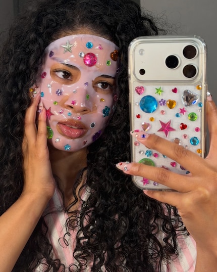 Whimsy Sticker auf Masken, Smartphones, …