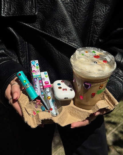 … To-go-Bechern und Beautyprodukten.
