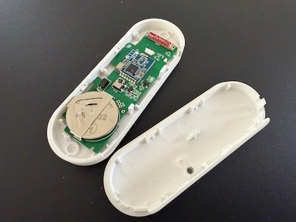 Die CR2032 im Kontaktsensor muss raus, dann kann ich den Verbindungsaufbau starten, innerhalb von 60 Sekunden die Batterie einsetzen – dann klappt's.