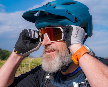 Helm und Brille sitzen? Dann kann's ja losgehen.