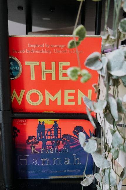 Meiner Meinung nach Kristin Hannahs bestes Buch: «The Women»/«Die Frauen jenseits des Flusses».