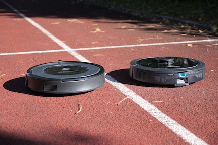 Bereit zum Duell: iRobot links, Mamibot rechts.
