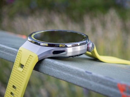 De Watch GT 7 Pro ziet er hoger uit dan hij aan de pols oogt.