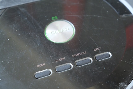 Ein Hoch auf Tasten: Darüber lässt sich beim alten Roomba alles einstellen.