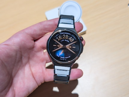 La Huawei Watch 6 Pro en noir.