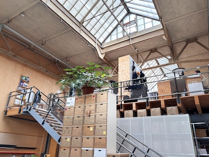 Kantoor, magazijn en fotostudio in één.
