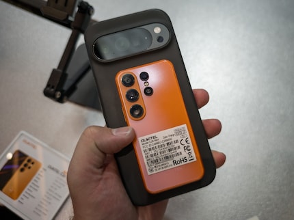 Comparaison de taille avec le Pixel 10 Pro XL.