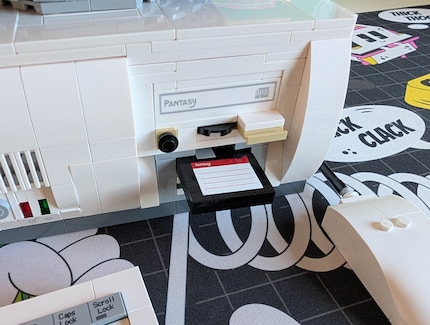 Meine Floppy Disk sieht schon nach zweimaligem Einstecken lädiert aus.