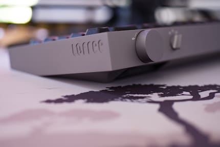 Das Lautstärkerad erinnert an Hi-Fi-Verstärker.