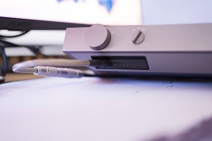 Der USB-Anschluss ist nicht optimal, da der Stecker immer mal wieder getrennt wird.