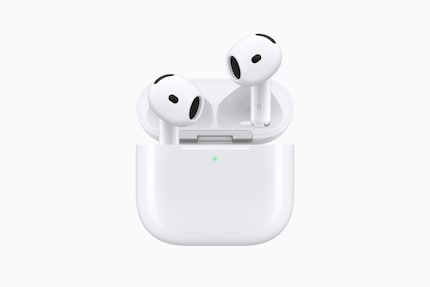 Tradizionalmente senza silicone, ma ora con ANC: gli AirPods 5 di Apple.