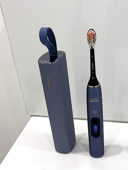 Die Diamond Clean 9900 Prestige mit Reiseetui kann sich sehen lassen.