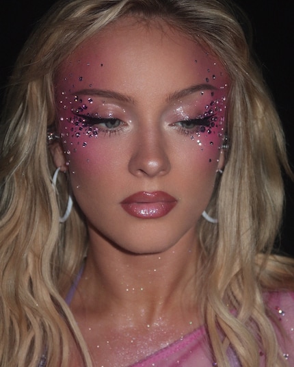 Haben Face Jewels wieder gross rausgebracht: Sängerin Zara Larsson und ihre Make-up-Artistin Sophia Sinot.