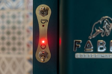 Zwei Schalter, zwei LEDs, das ist alles.