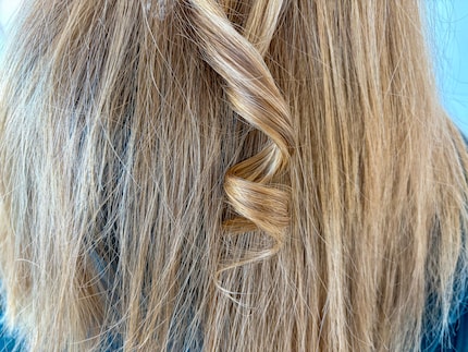 Auch Locken klappen mit dem Styler.