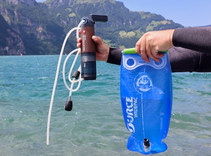 La mia piccola scorta di acqua potabile, prelevata direttamente dal lago.
