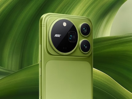 The cameras on the back are intended to resemble an Arriflex camera.