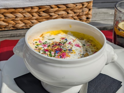 Die Safransuppe hätte etwas mehr Würze vertragen.
