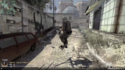 Dank KI kannst du mit dem Skateboard aus «Skate 3» durch die Levels von «Call of Duty: Modern Warfare 2» düsen.