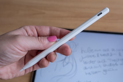 Den Stylus muss ich mit meinem USB-C-Kabel laden, das nervt.