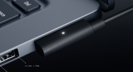 Der Surface Laptop Ultra hat einen magnetischen USB-C-Anschluss.
