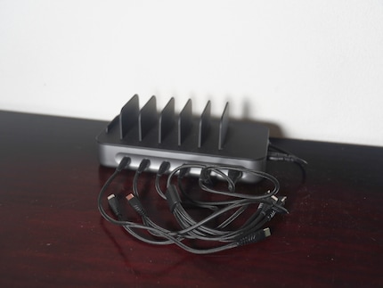 Die Kabel werde ich nicht los, immerhin sind sie nun einheitlich.