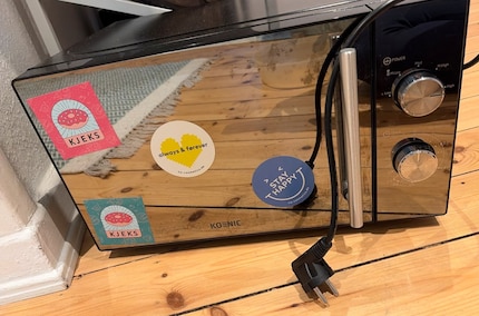 Die alte Mikrowelle musste wegen Corsi ausziehen. Sie hat ihre besten Zeiten hinter sich.