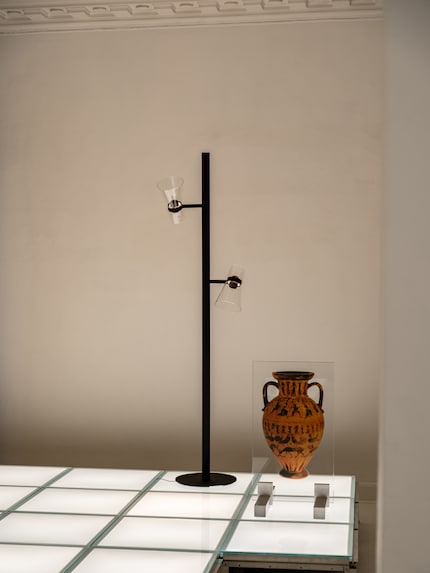 Hand-shaped borosilicate glass meets aluminum.