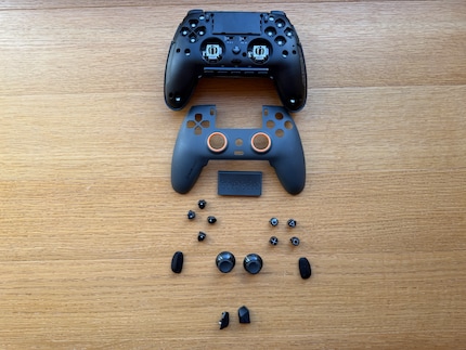 Der Scuf Omega lässt sich zerlegen.