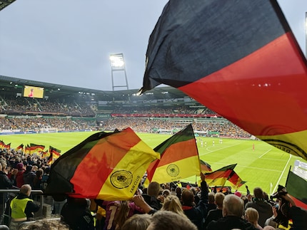 Die Hauptkamera ist spürbar lichtstärker.