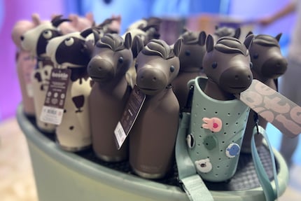 Gar keine Bücher – trotzdem bin ich an den süßen Tierflaschen hängen geblieben.