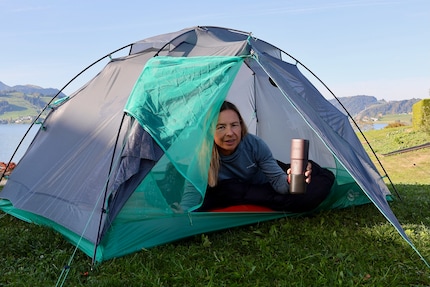 Gemütlicher Tagesanfang mit Kaffee, aber der Akku ist schnell leer.