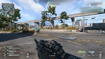 De game heeft moeite om assets op tijd te streamen. Het resultaat: onscherpe texturen en objecten met een te laag detailniveau (zoals in deze screenshot de bomen).