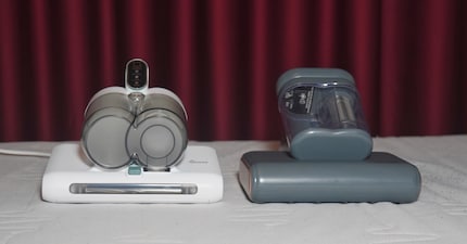 Die zwei Geräte sind ähnlich gross, aber das weisse Modell mit Kabel ist deutlich schwerer.