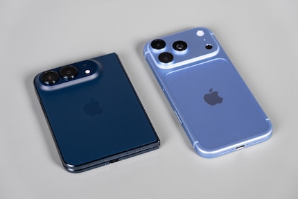Das Duo ist zugeklappt kleiner und schwerer als das iPhone 18 Pro.