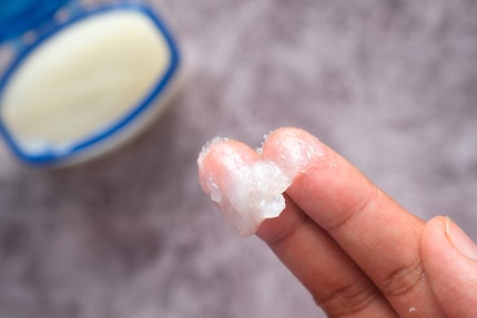 Vaseline ist ein beliebtes Produkt in der Körperpflege.