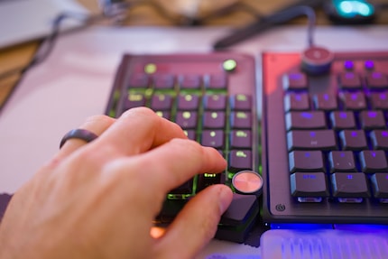 Dass ich das Keypad auch links anbringen kann, finde ich toll. Weniger toll: Es wirkt auf beiden Seiten wie ein Fremdkörper.
