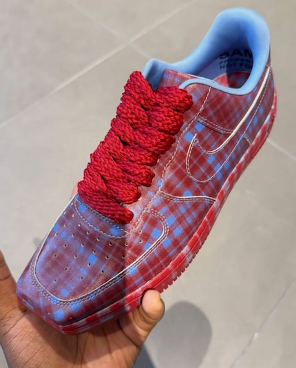 Die bunt karierte Version des kantigen Air Force 1.