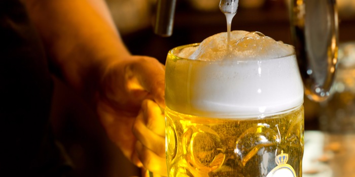 Les connaisseurs de bière sont d'accord : la bière préférée a meilleur goût dans le bon verre. Les connaisseurs de bière sont d'accord : la bière préférée a meilleur goût dans le bon verre.