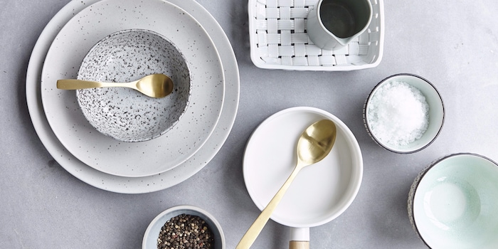 Tutto in bianco eppure vario: il mix di texture è ciò che lo rende così speciale. Tutto in bianco eppure vario: il mix di texture è ciò che lo rende così speciale.