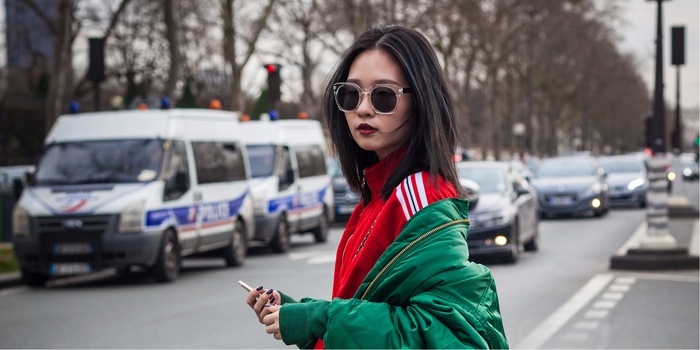 Faul sein ist «très chic». Internationale Blogger und Stylisten zeigen uns, dass es modisch ist, seine Kleidung nicht ordentlich anzuziehen.