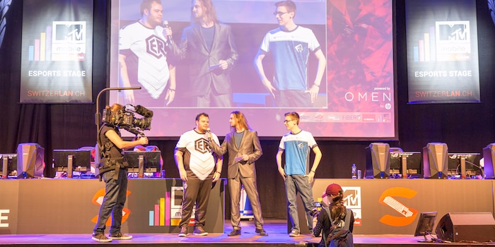 Auch dieses Jahr wird die Bühne an der Suisse Toy Digital genutzt, um live E-Sports-Events auszutragen. Auch dieses Jahr wird die Bühne an der Suisse Toy Digital genutzt, um live E-Sports-Events auszutragen.